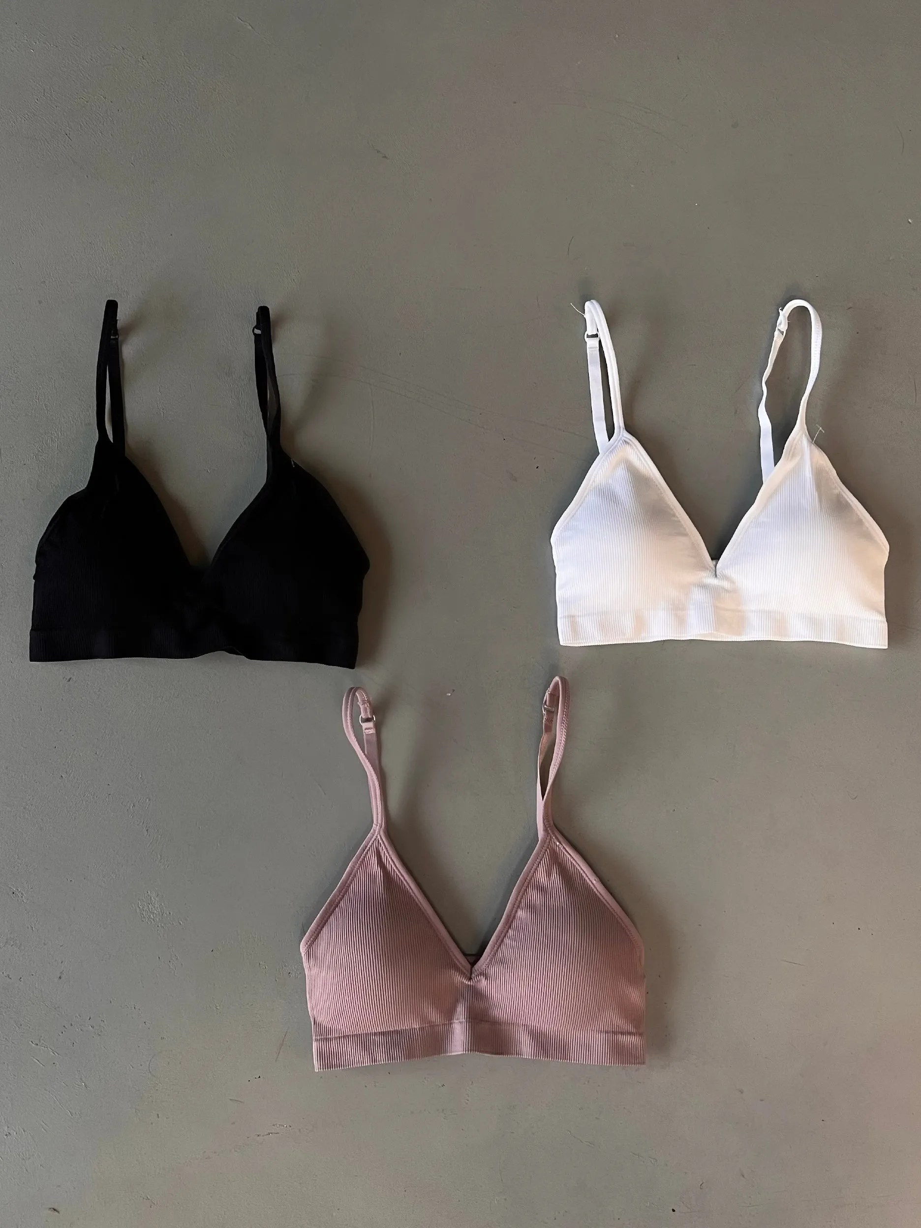 27 Ribbed Seamless Bralette