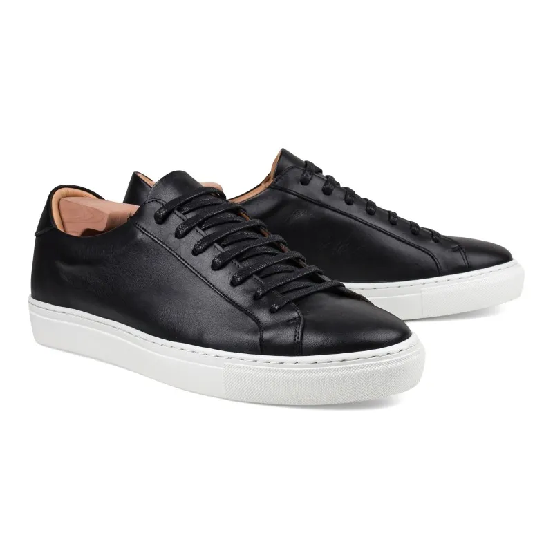 Skolyx Premium sneaker in black leather with white sole