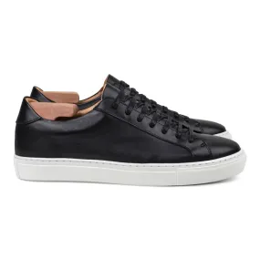 Skolyx Premium sneaker in black leather with white sole