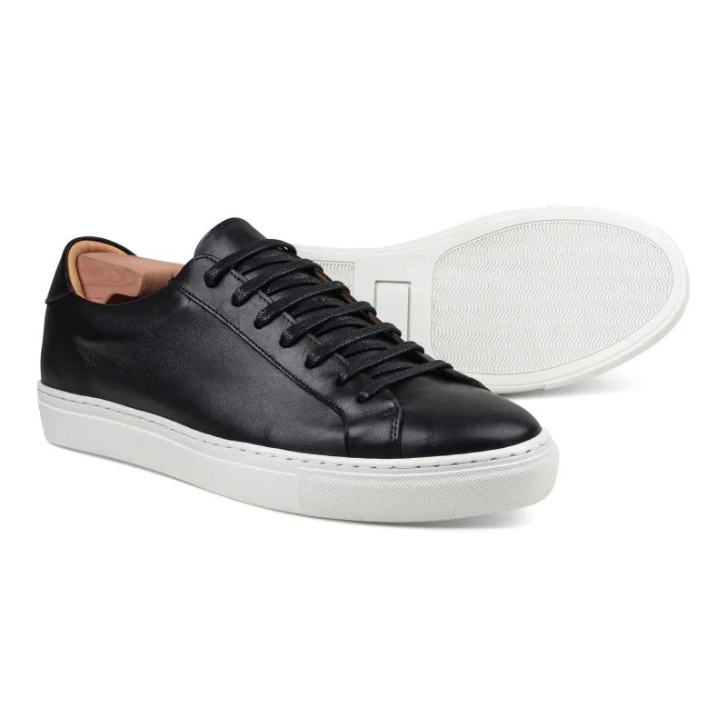 Skolyx Premium sneaker in black leather with white sole