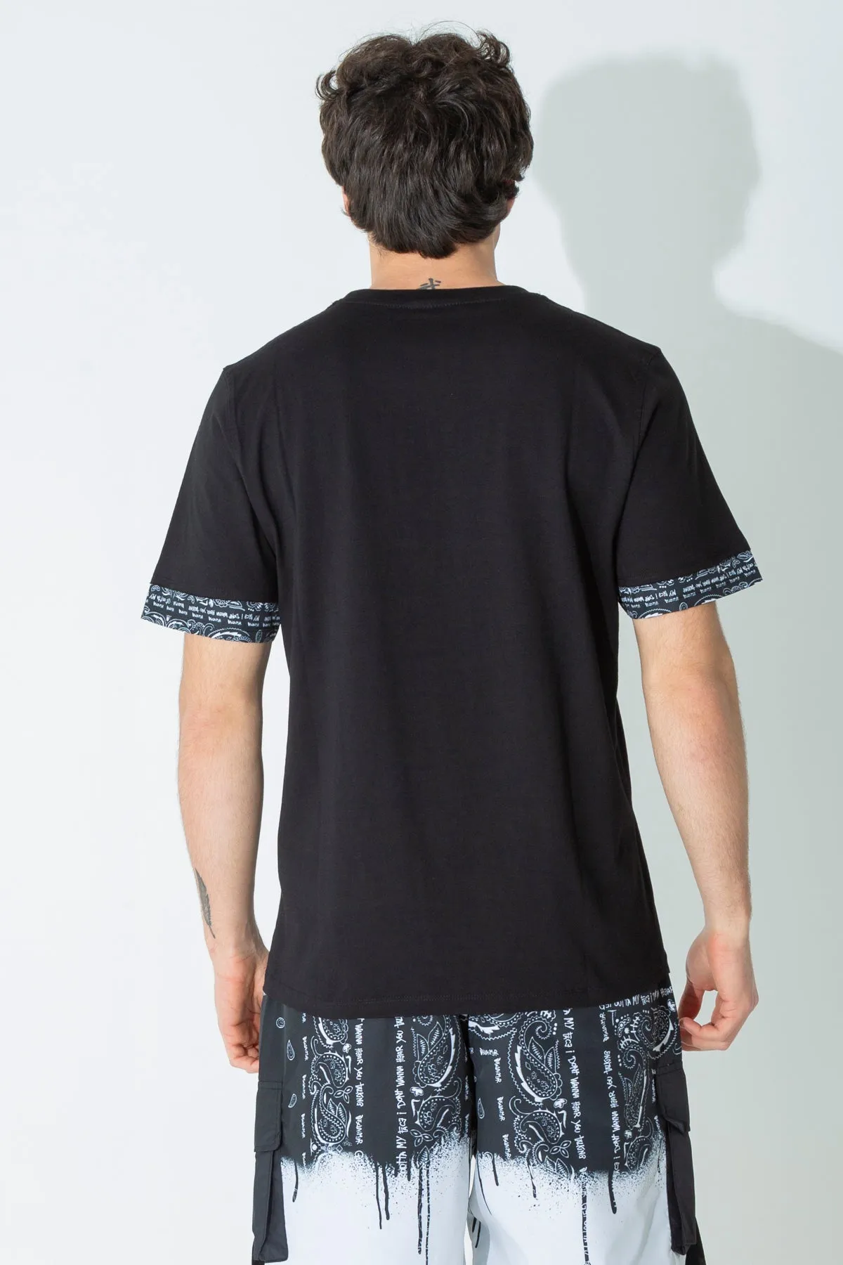 T-shirt con dettagli paisley