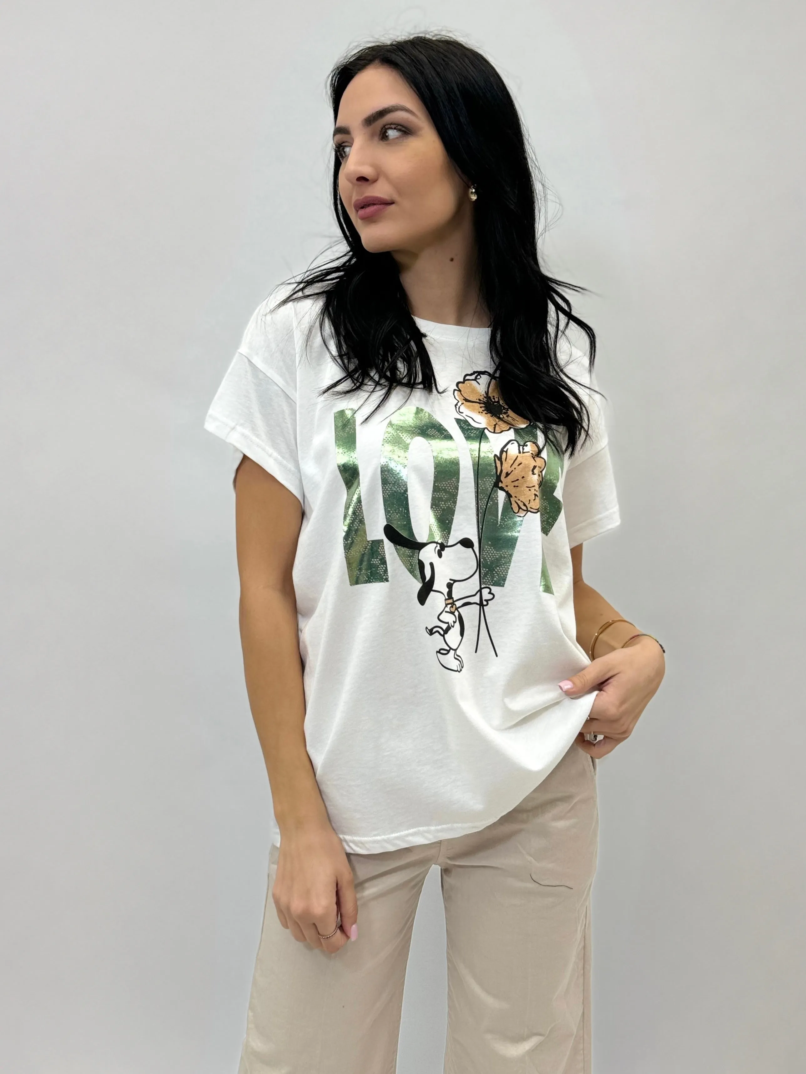 T-shirt con stampa snoopy e scritta love