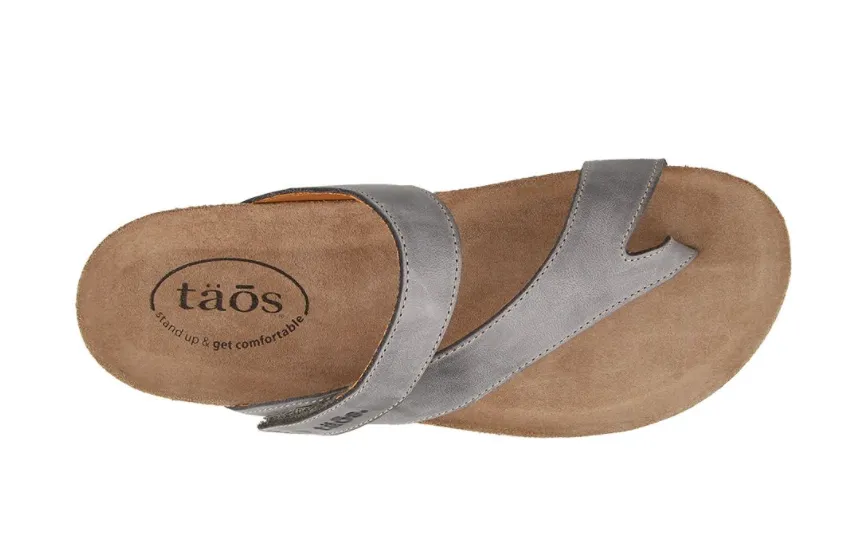 Taos Womens Lola Thong Strap Leather Sandal- Steel